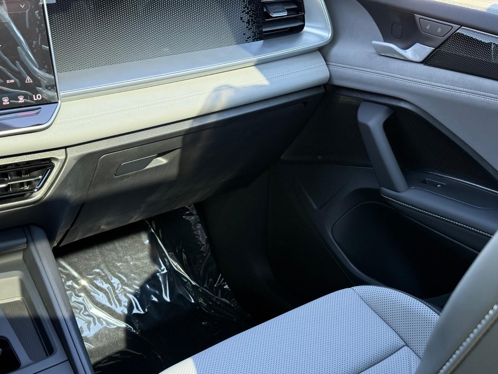 Volkswagen Tiguan Vehicle Image 09