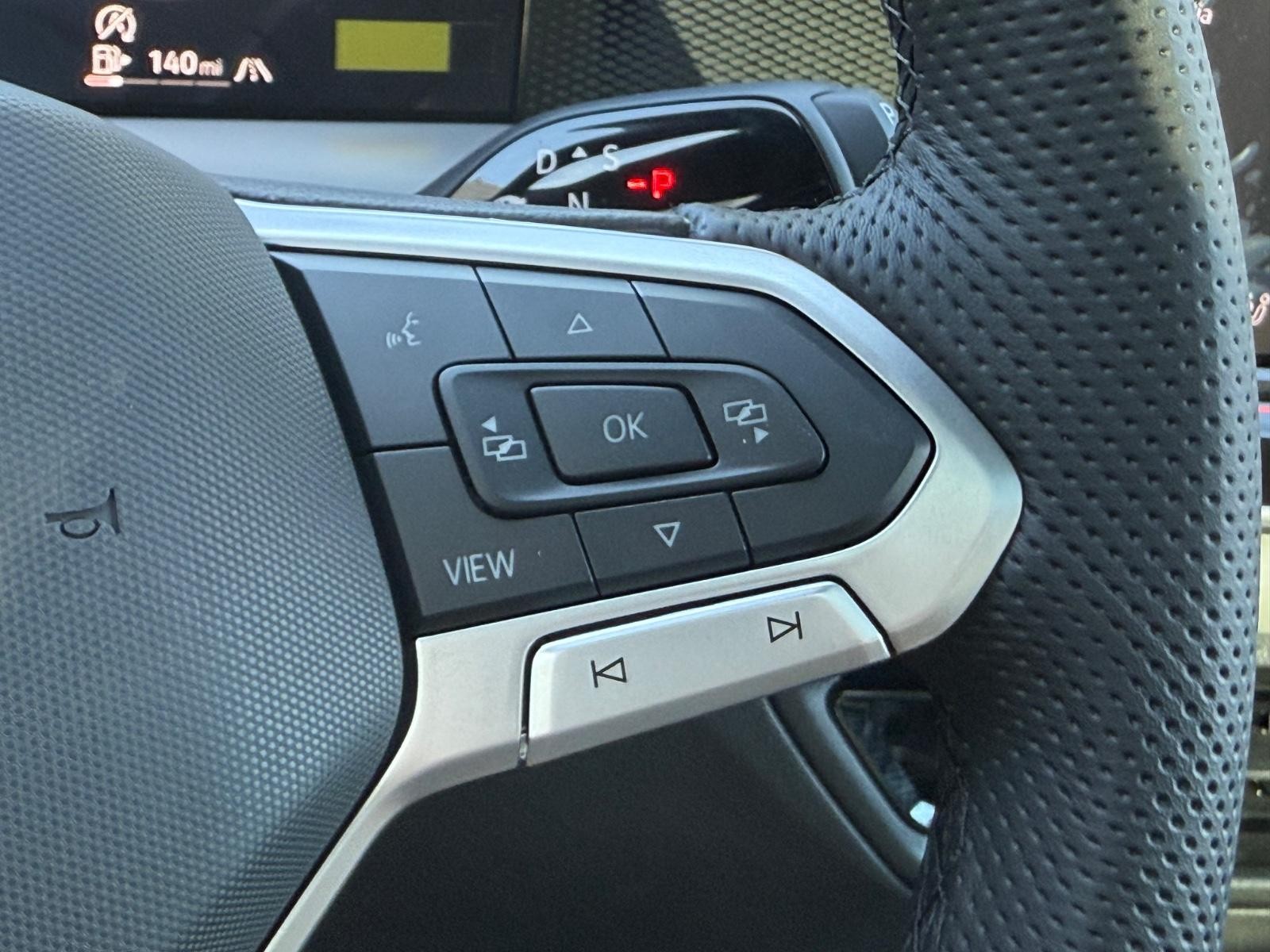 Volkswagen Tiguan Vehicle Image 11