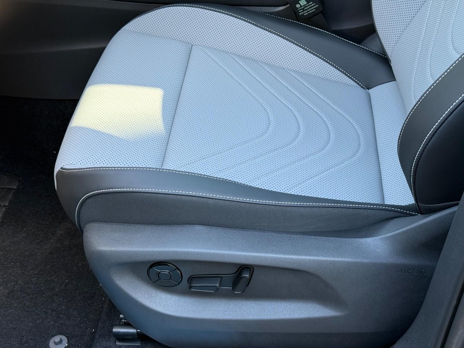 Volkswagen Tiguan Vehicle Image 16