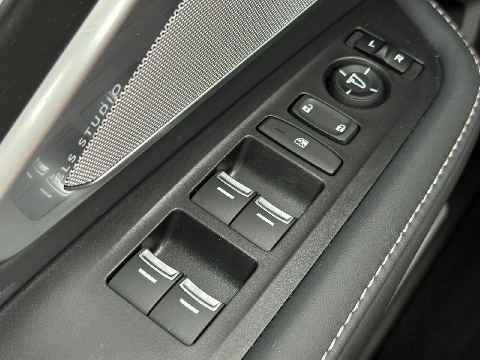 Acura RDX Vehicle Image 21