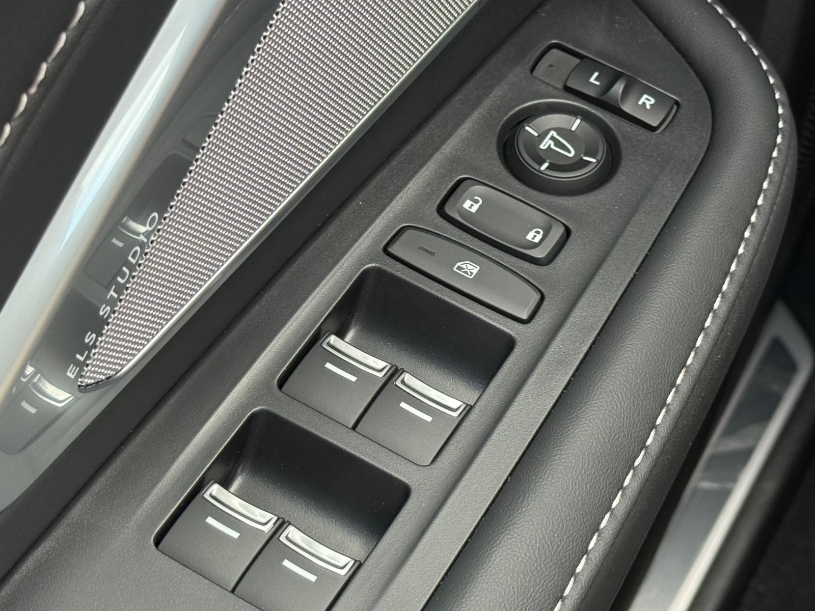 Acura RDX Vehicle Image 16