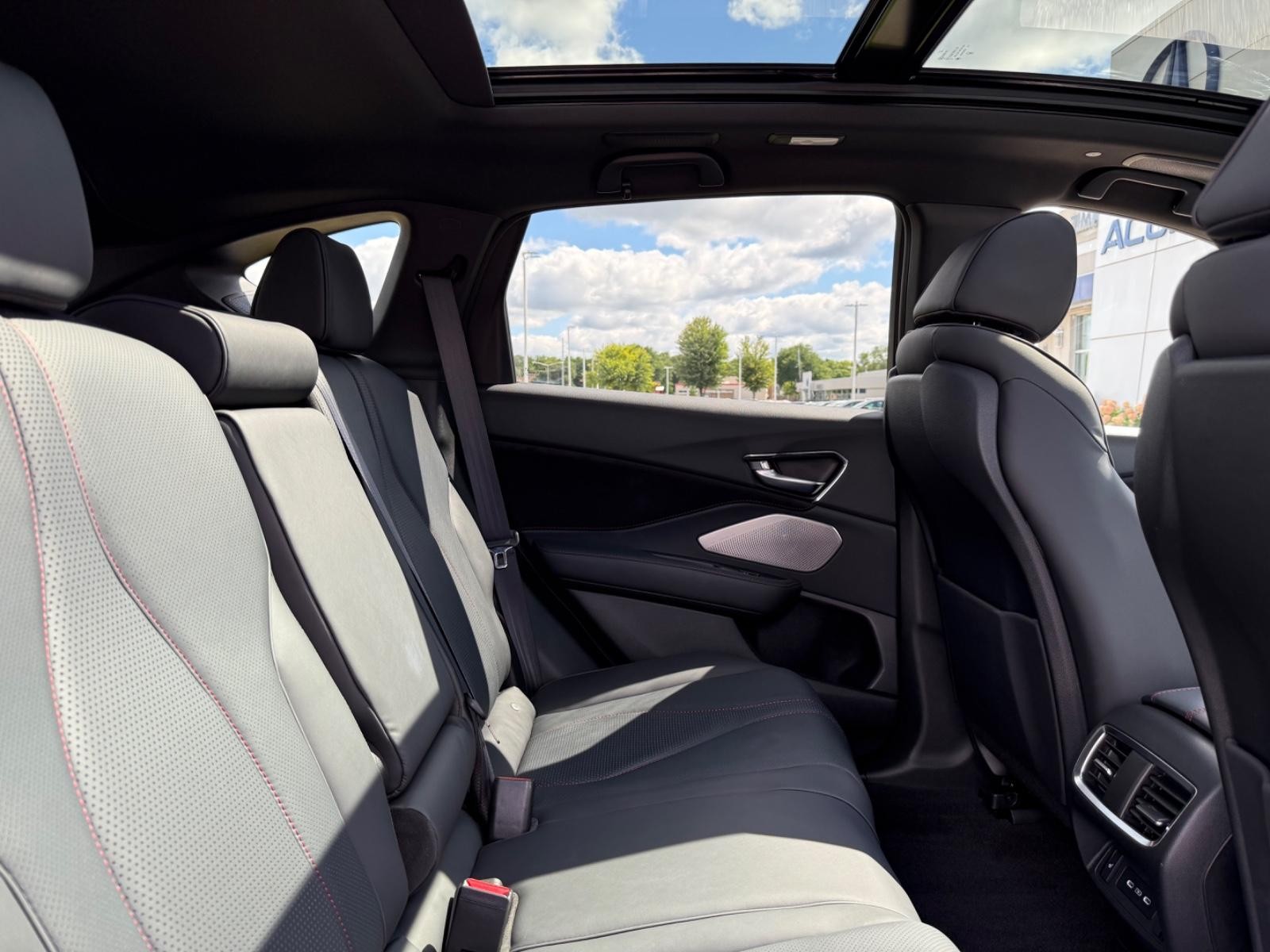 Acura RDX Vehicle Image 10