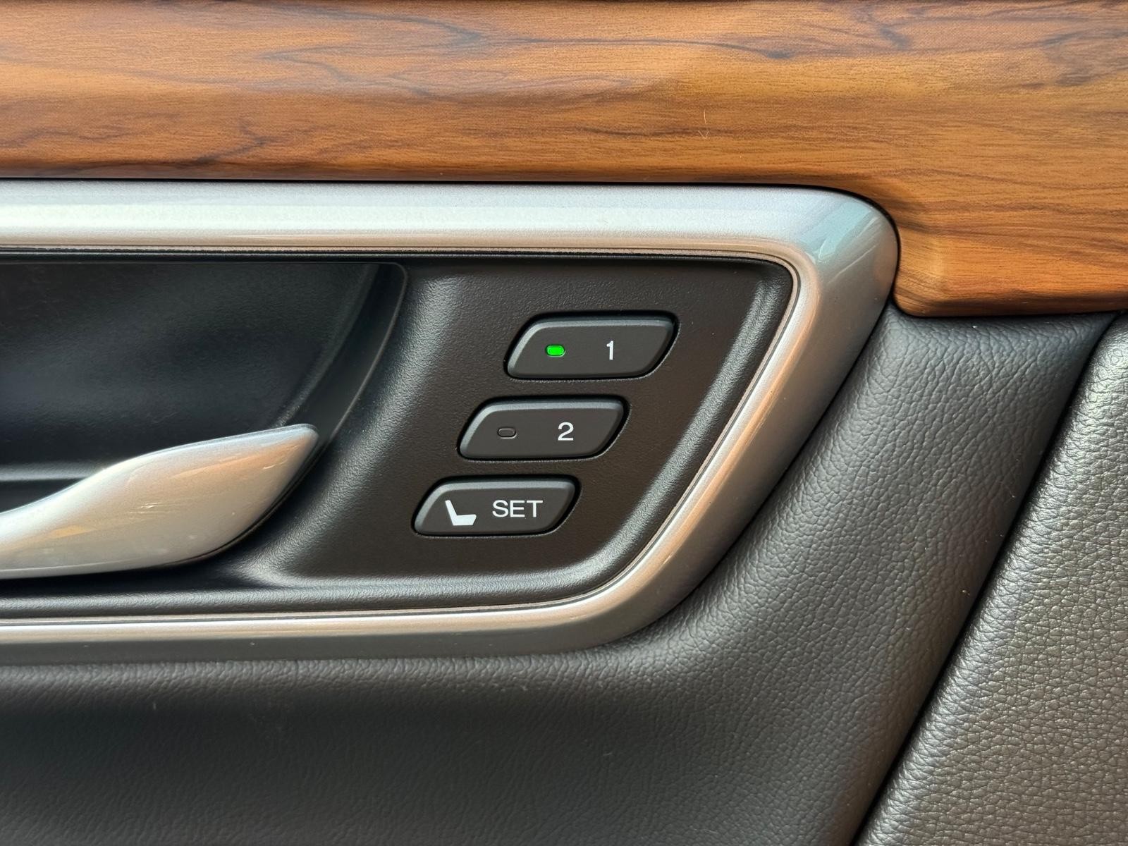 Honda CR-V Vehicle Image 16