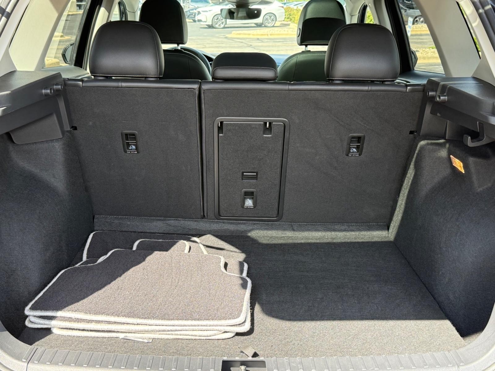 Volkswagen Taos Vehicle Image 05