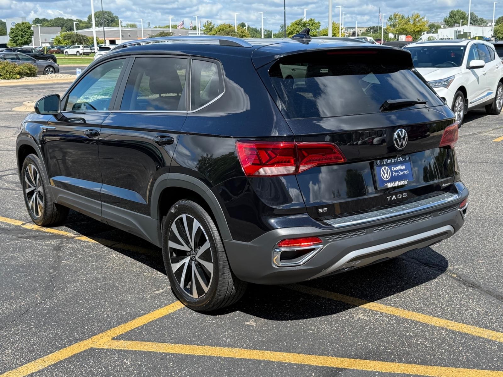 Volkswagen Taos Vehicle Image 06