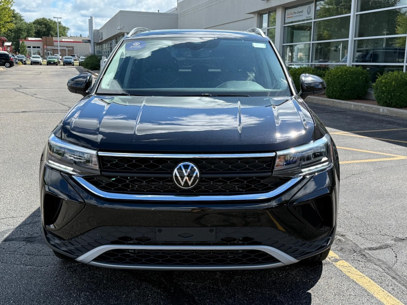 Volkswagen Taos Vehicle Image 09