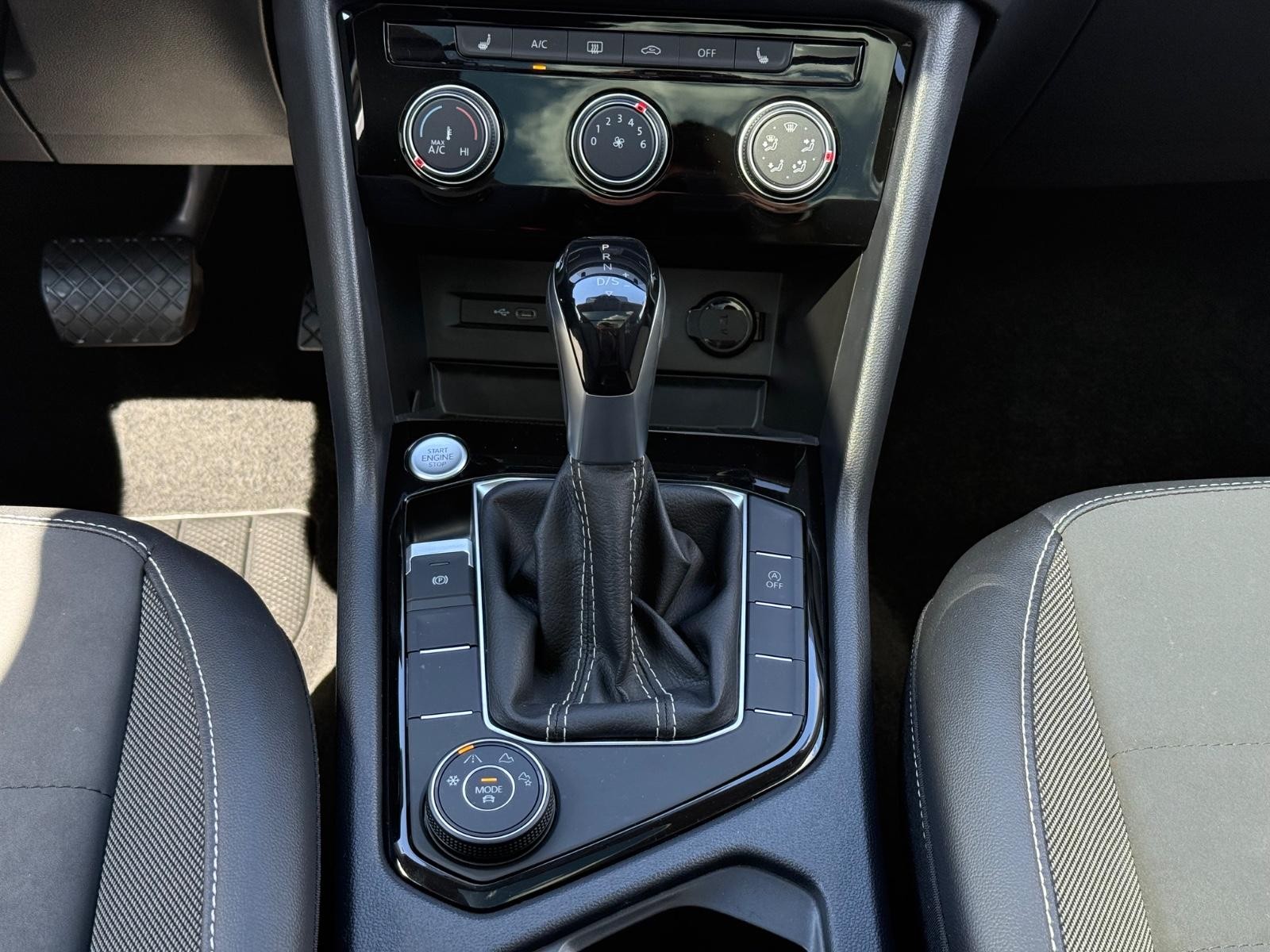 Volkswagen Taos Vehicle Image 13