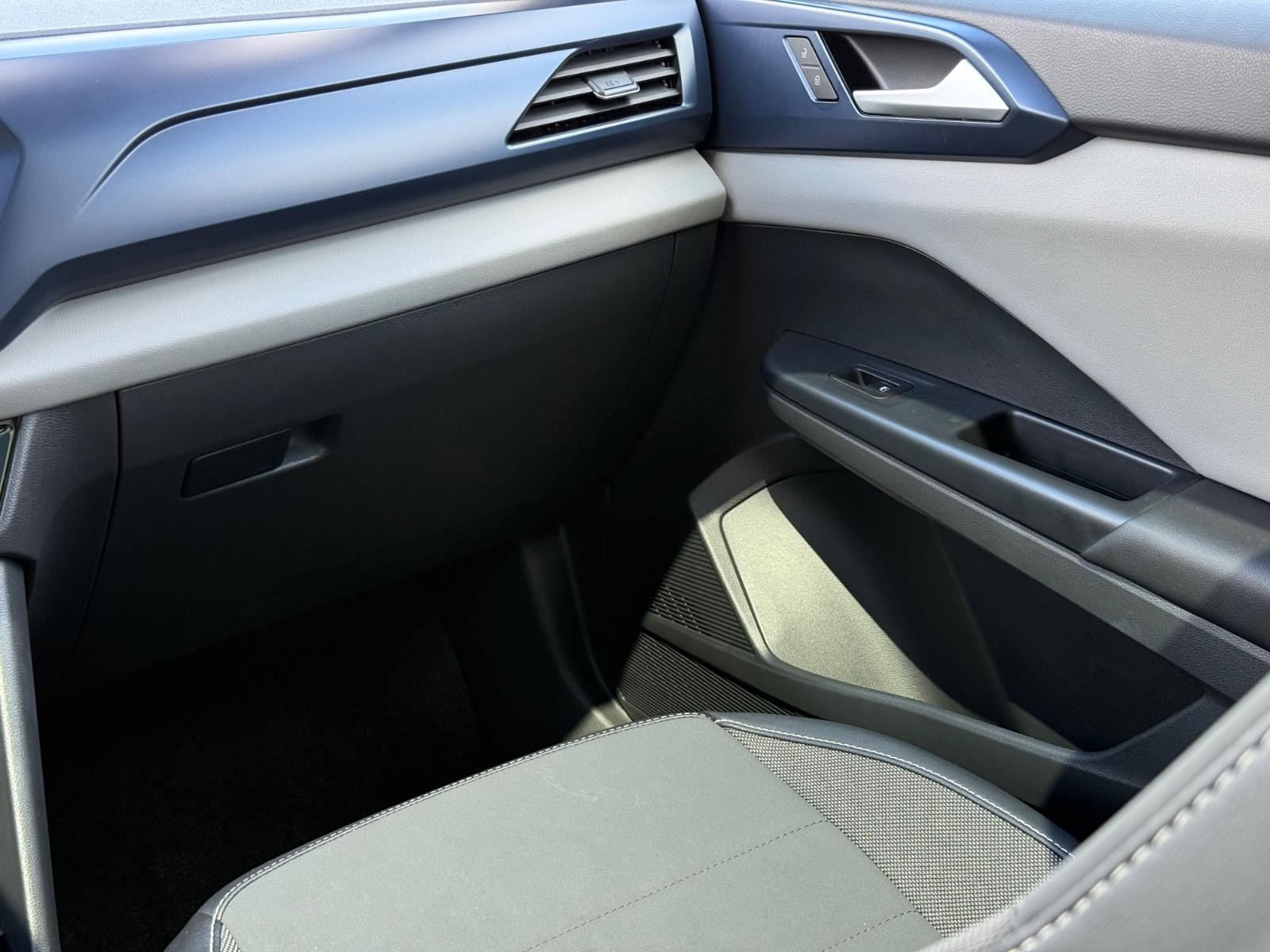 Volkswagen Taos Vehicle Image 15