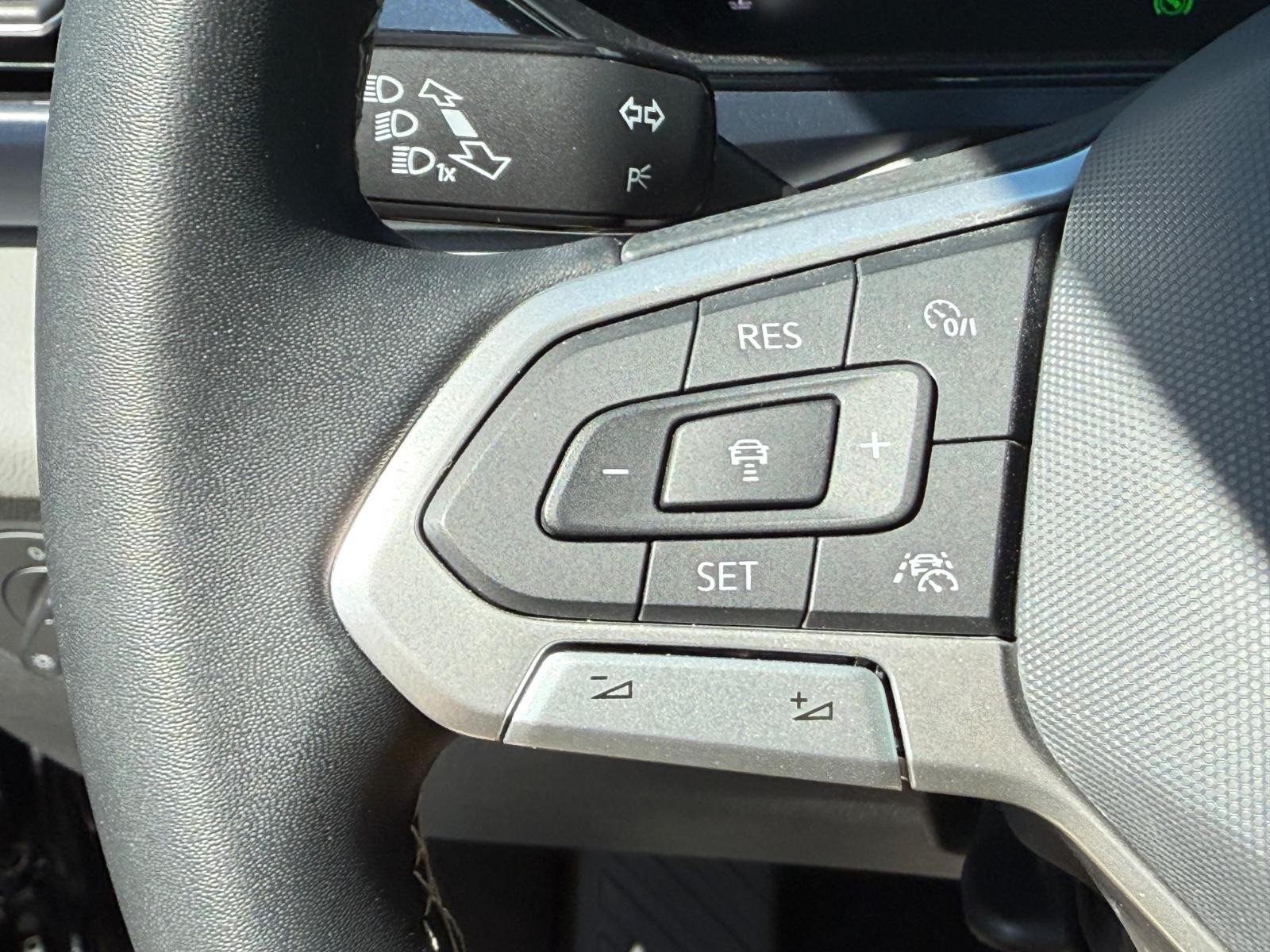 Volkswagen Taos Vehicle Image 16