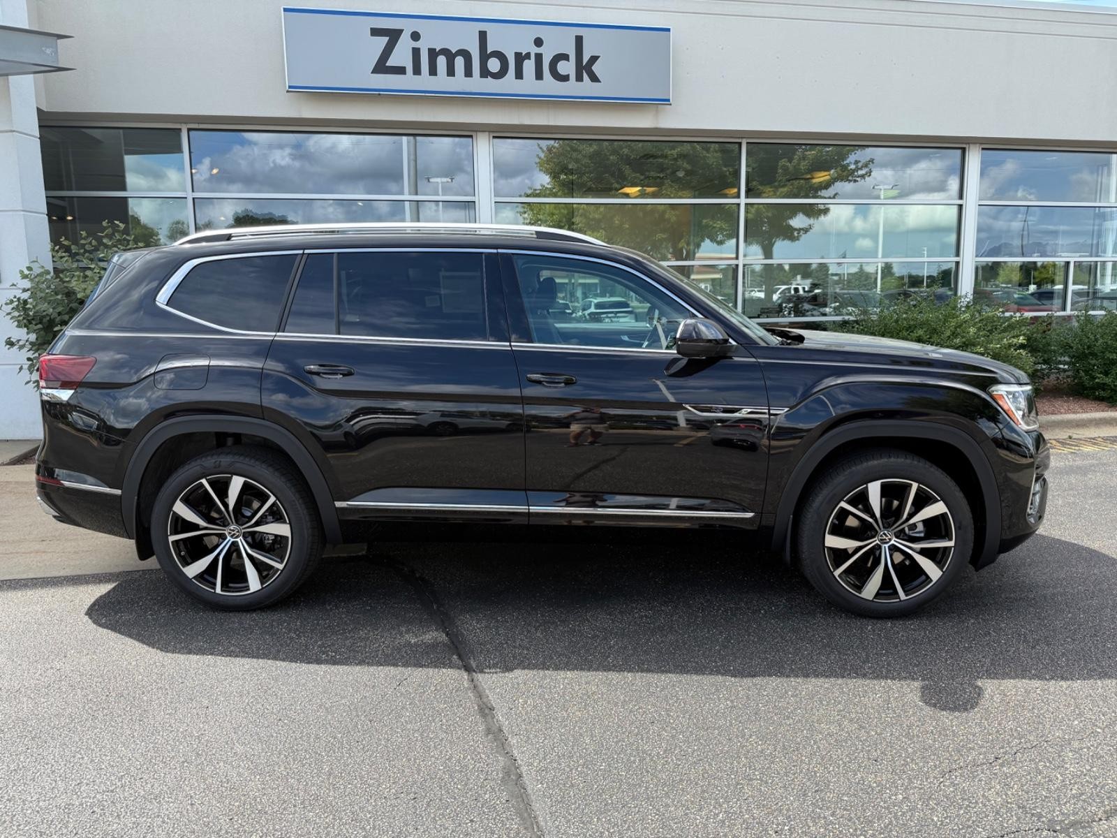 Volkswagen Atlas Vehicle Image 02