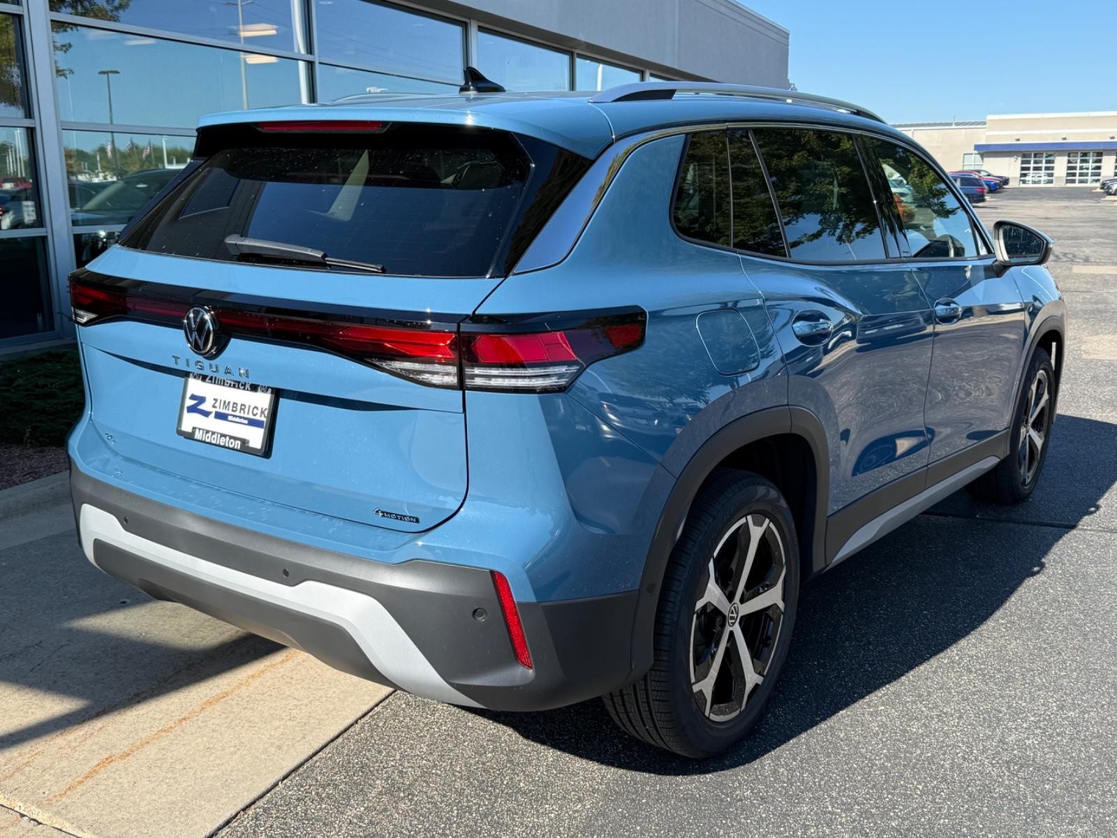Volkswagen Tiguan Vehicle Image 03
