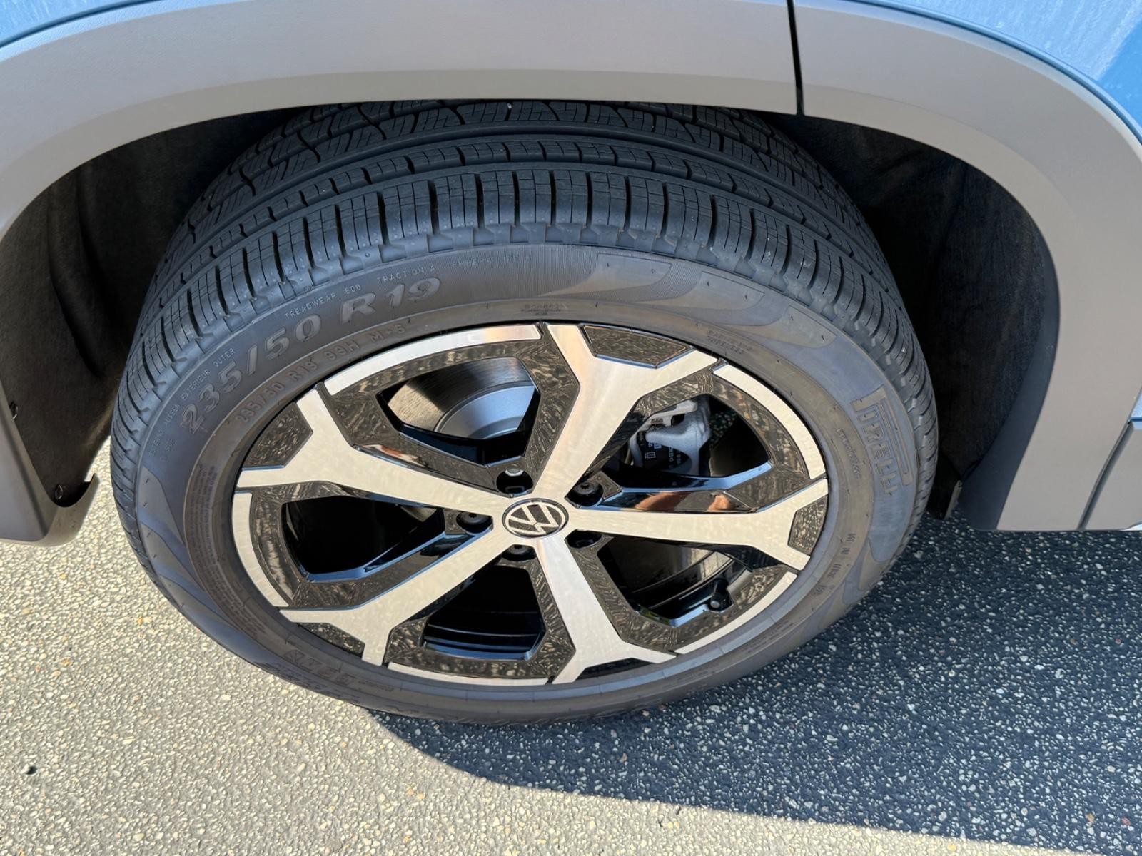 Volkswagen Tiguan Vehicle Image 04