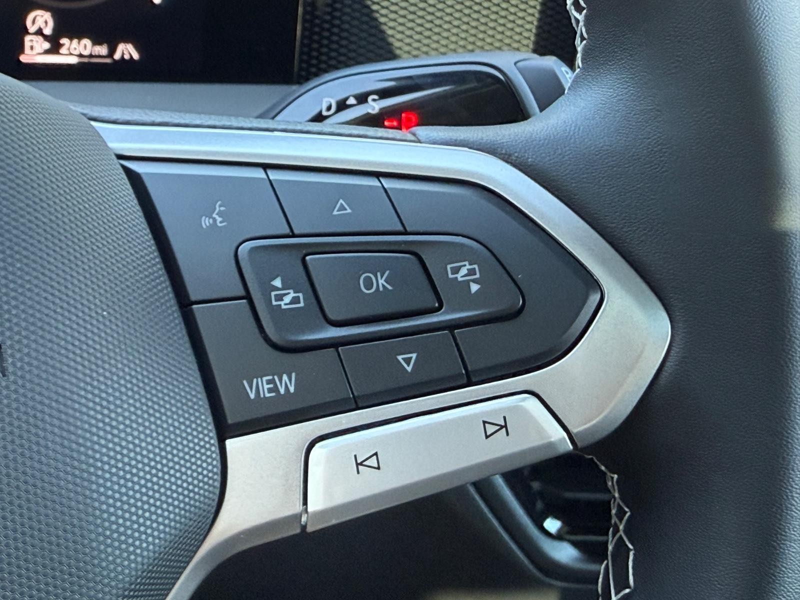 Volkswagen Tiguan Vehicle Image 11