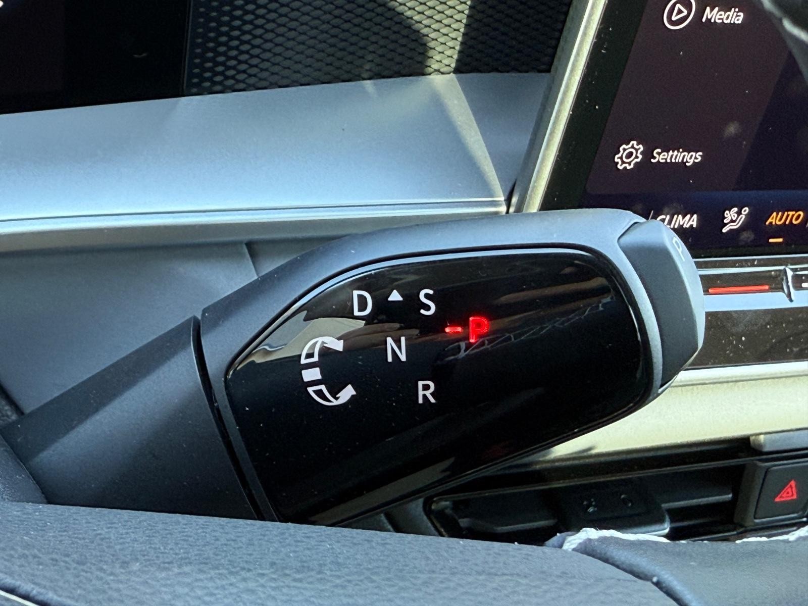 Volkswagen Tiguan Vehicle Image 12