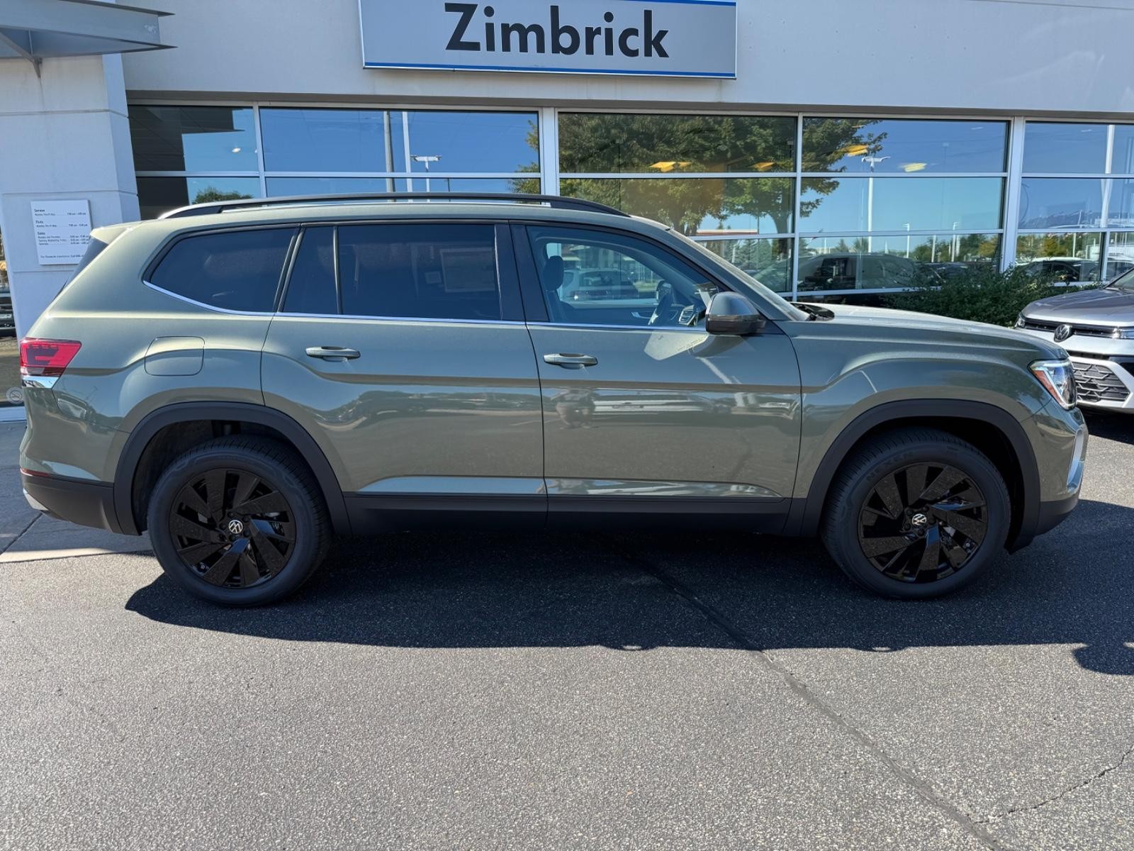 Volkswagen Atlas Vehicle Image 02