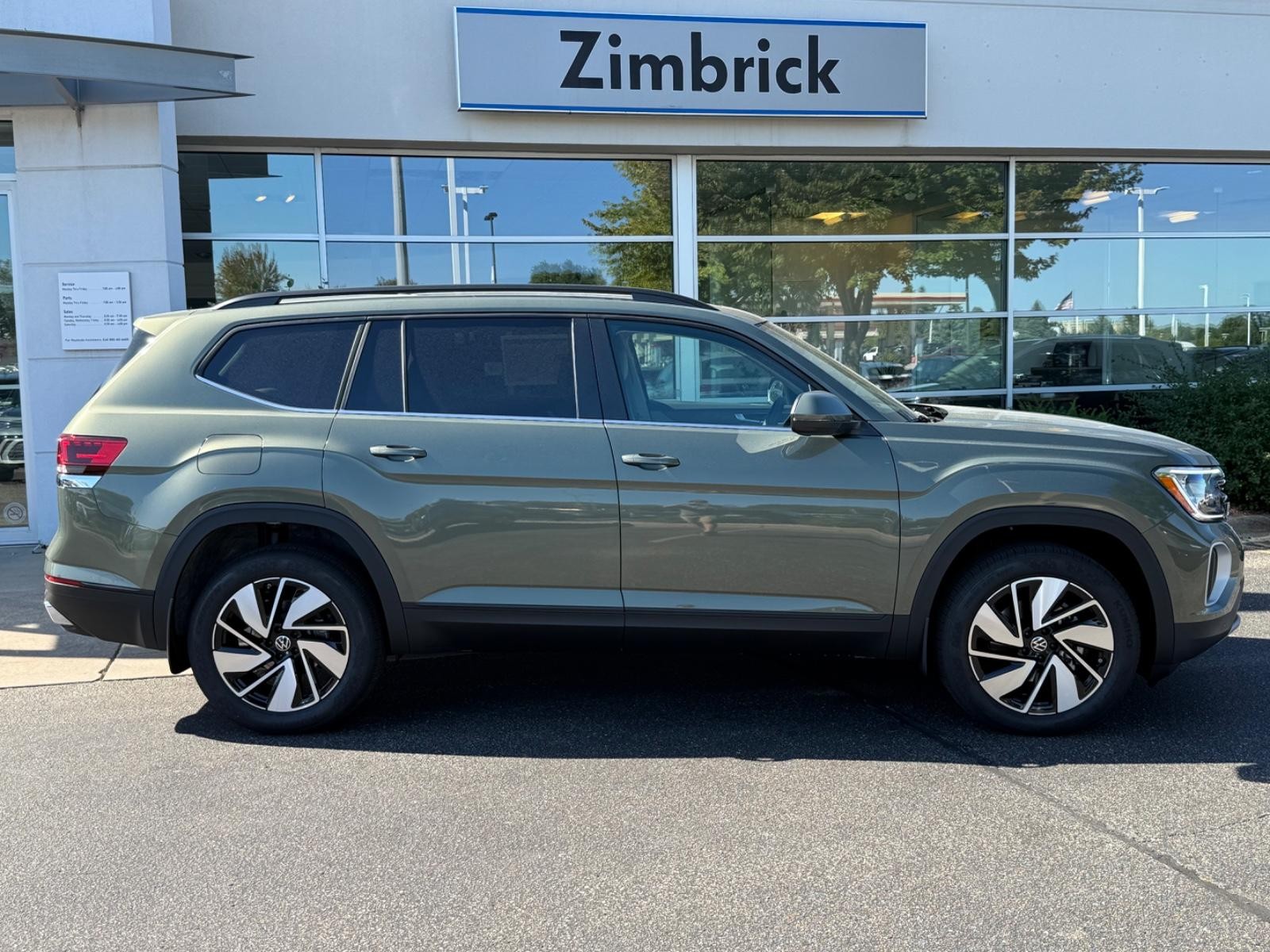 Volkswagen Atlas Vehicle Image 02