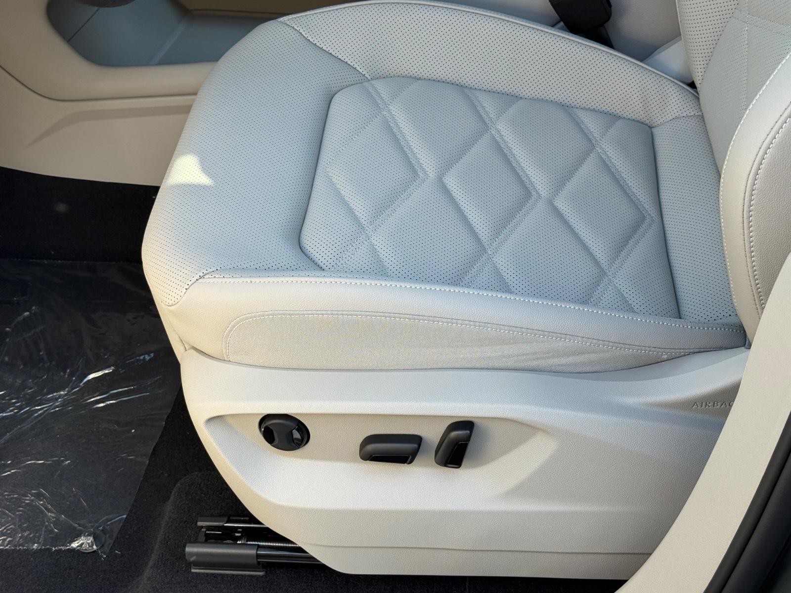Volkswagen Atlas Vehicle Image 17