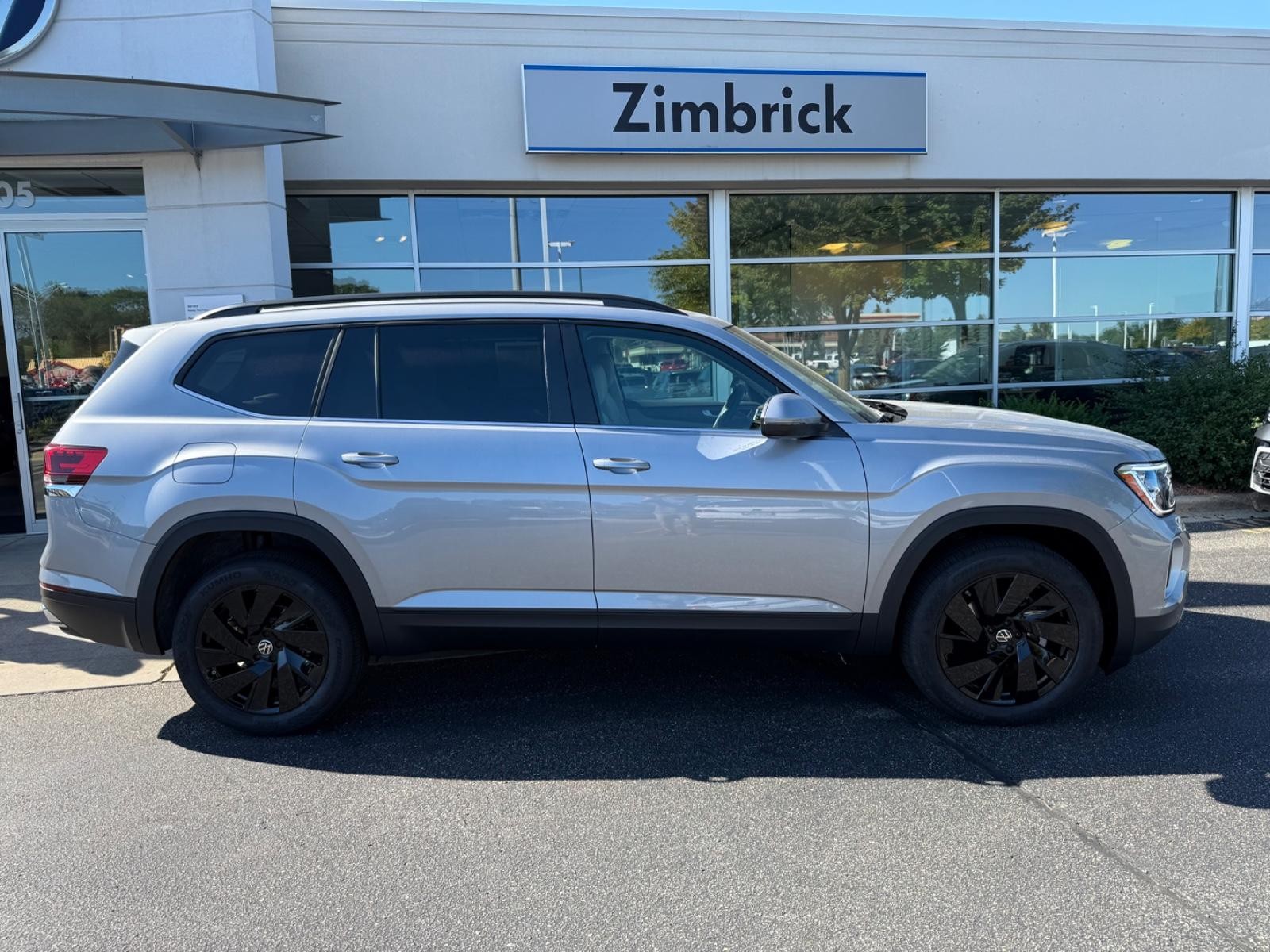 Volkswagen Atlas Vehicle Image 02