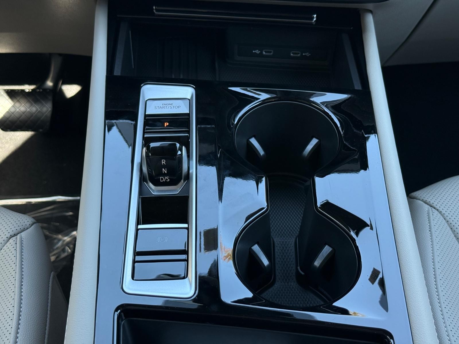 Volkswagen Atlas Vehicle Image 09