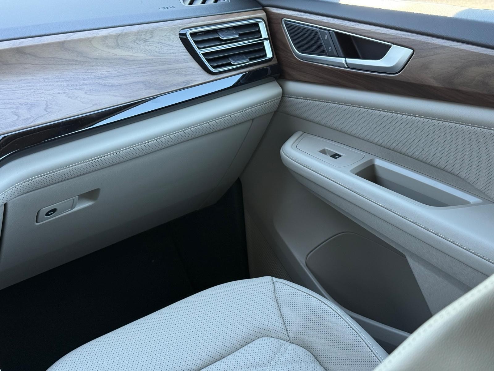 Volkswagen Atlas Vehicle Image 11