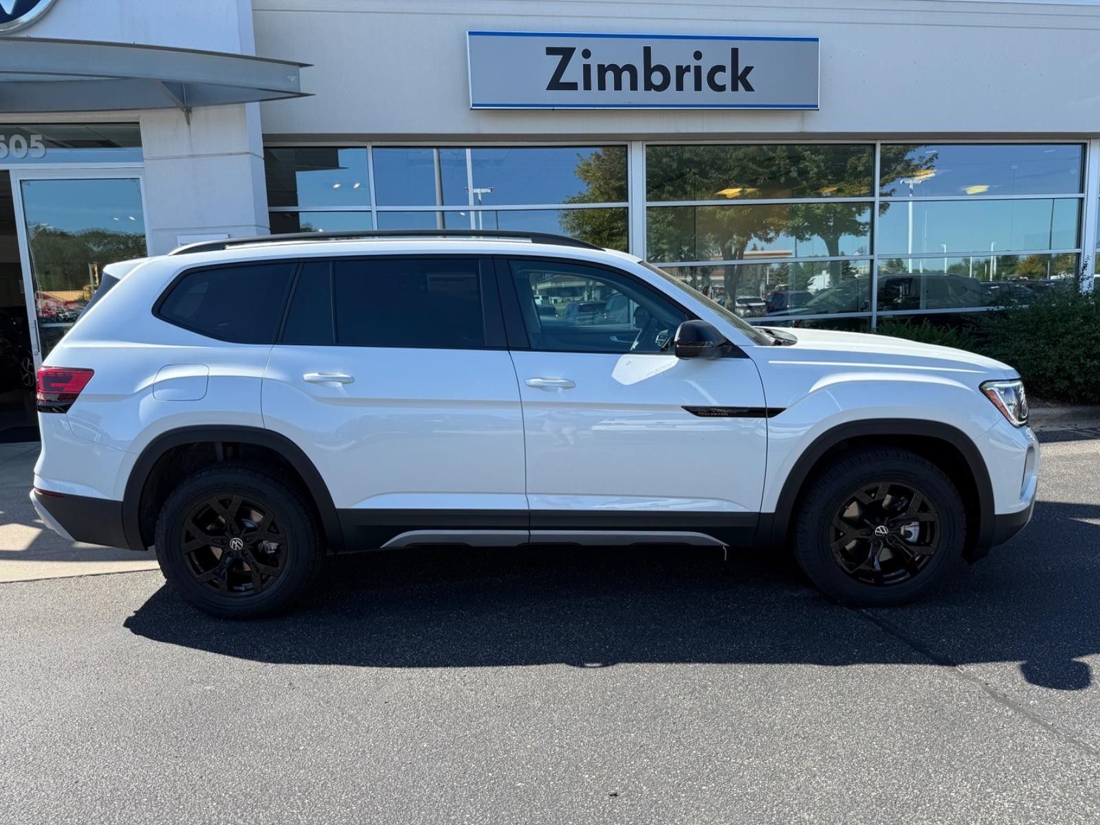Volkswagen Atlas Vehicle Image 02