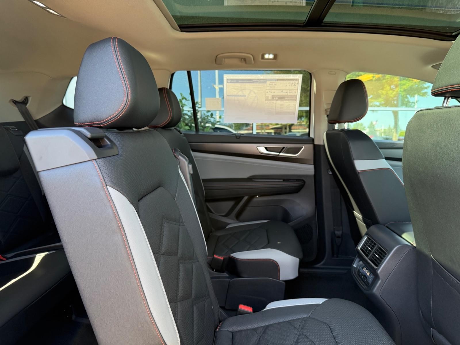Volkswagen Atlas Vehicle Image 06