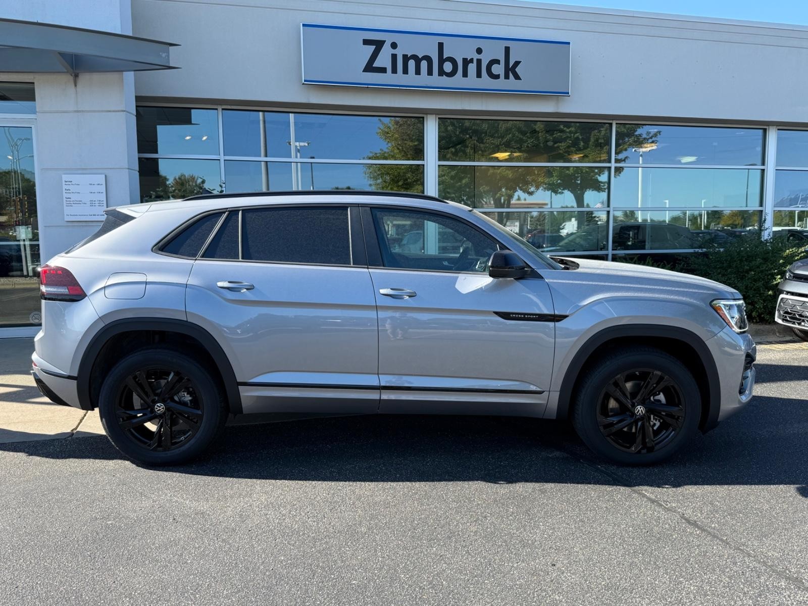 Volkswagen Atlas Cross Sport Vehicle Image 02
