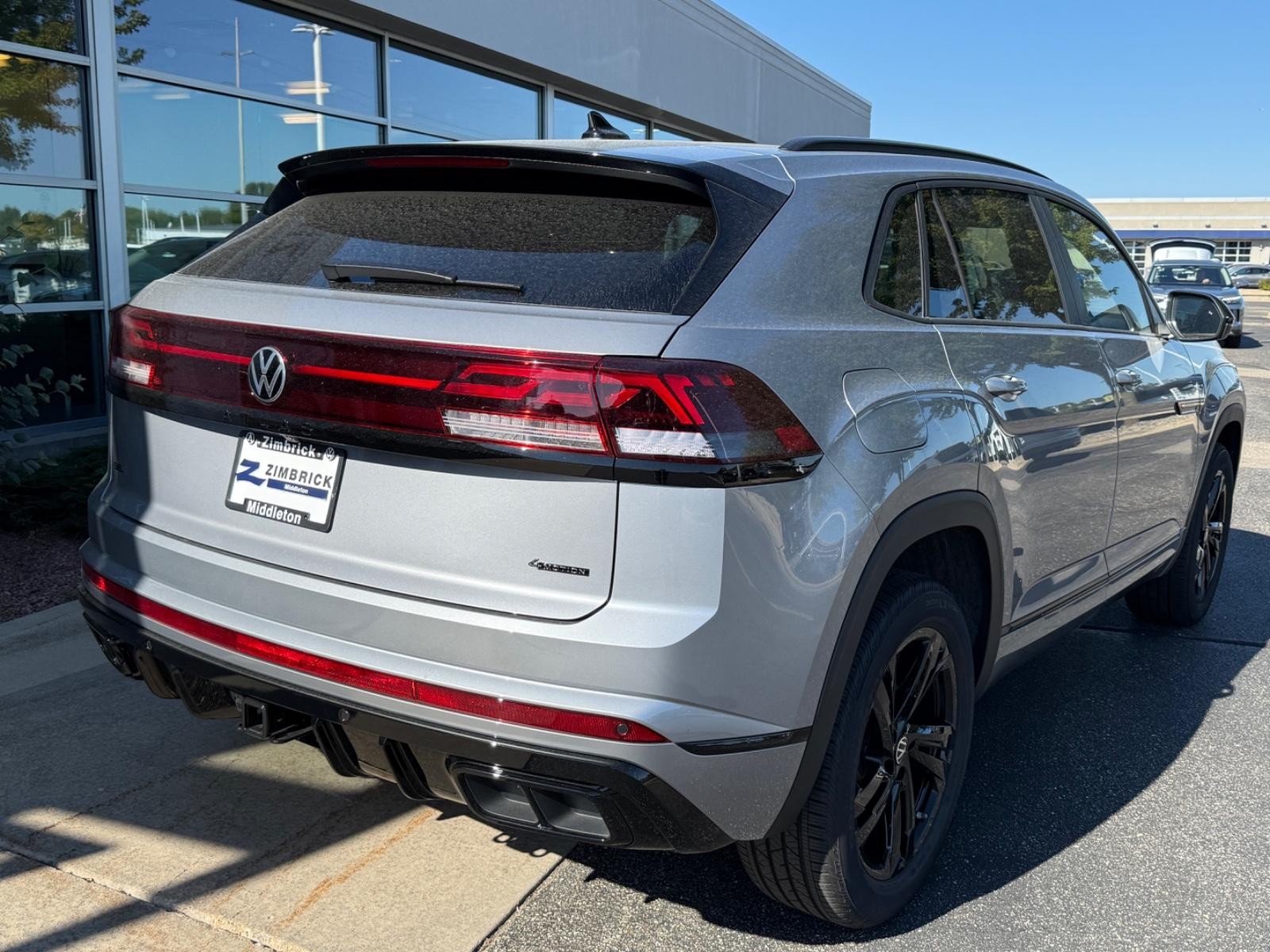 Volkswagen Atlas Cross Sport Vehicle Image 03