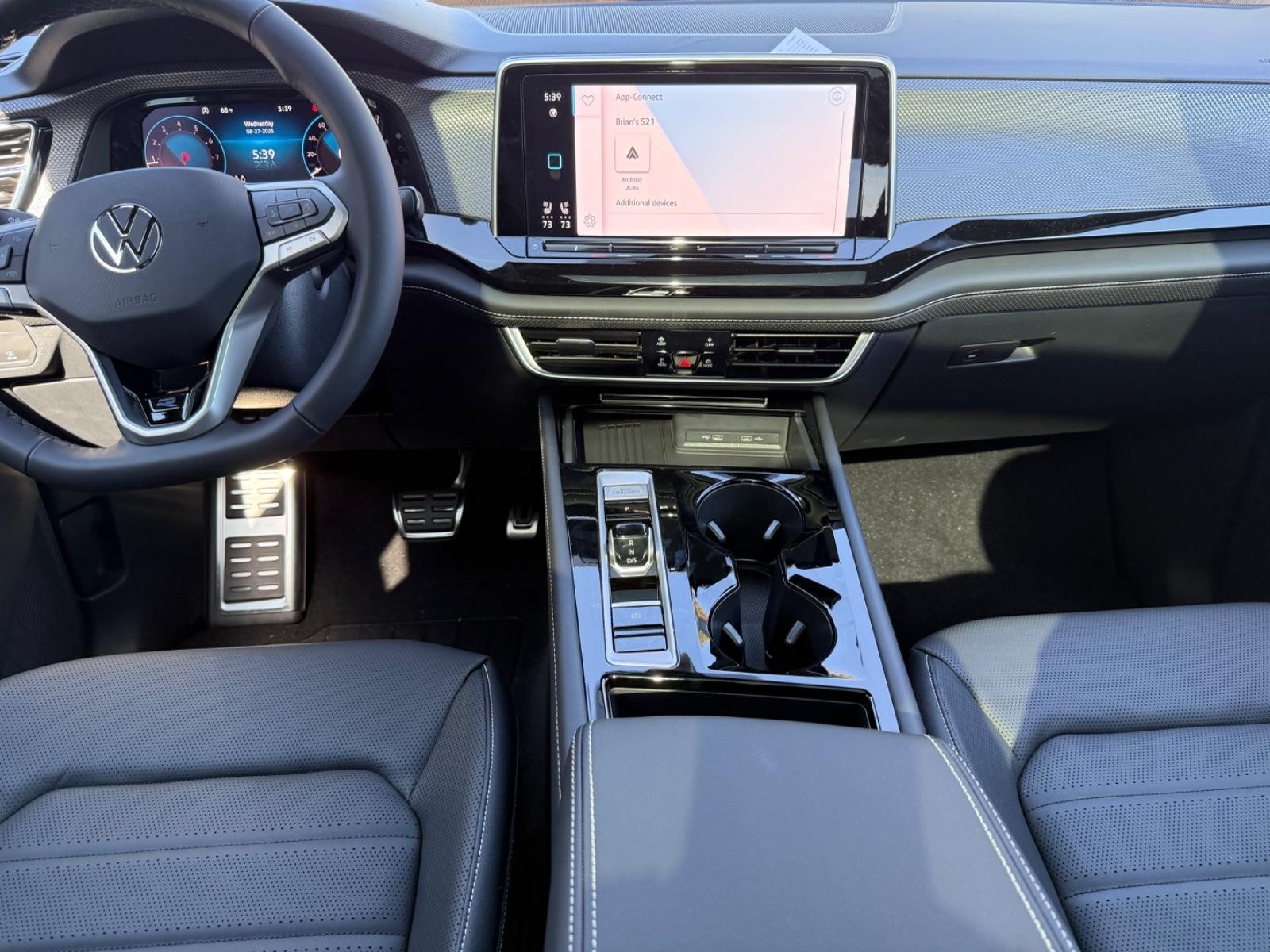 Volkswagen Atlas Cross Sport Vehicle Image 06