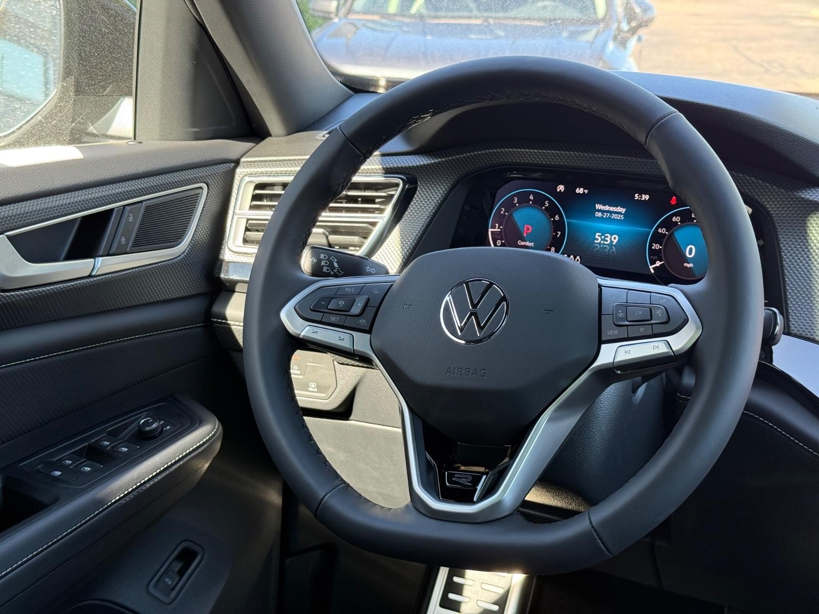 Volkswagen Atlas Cross Sport Vehicle Image 09