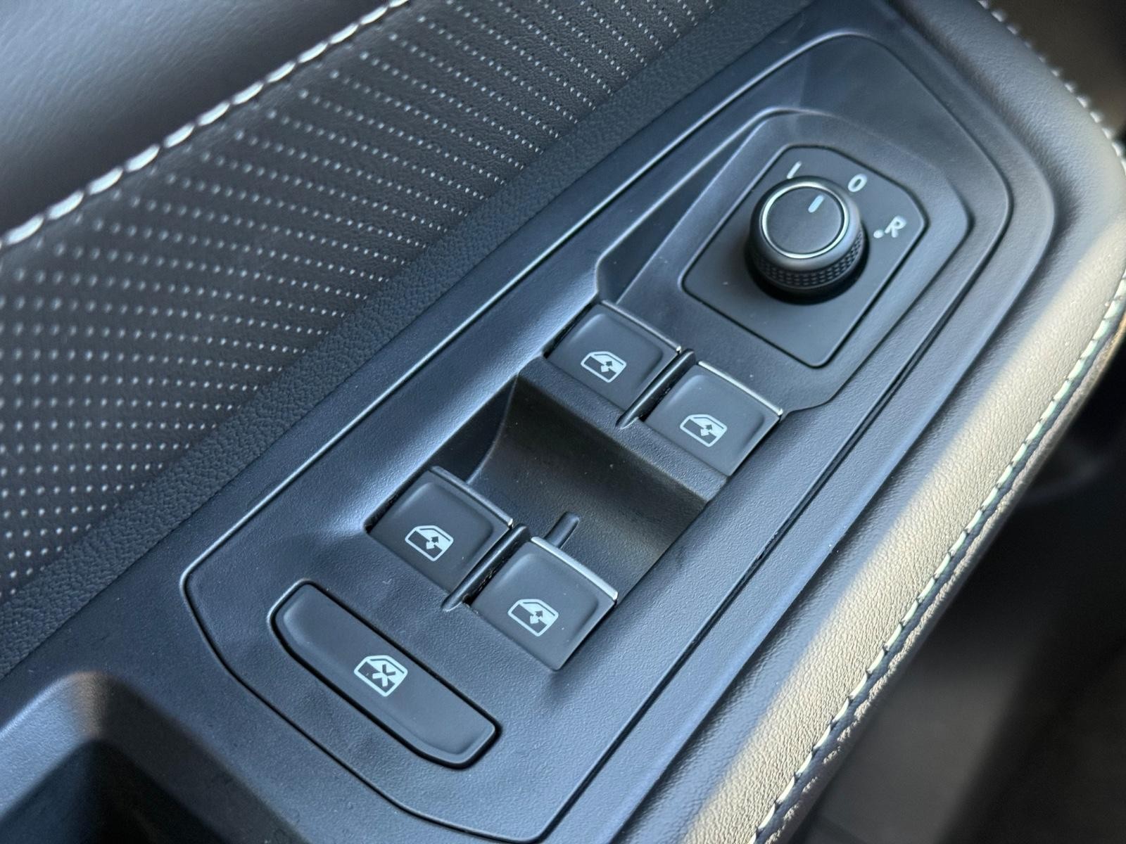 Volkswagen Atlas Cross Sport Vehicle Image 15