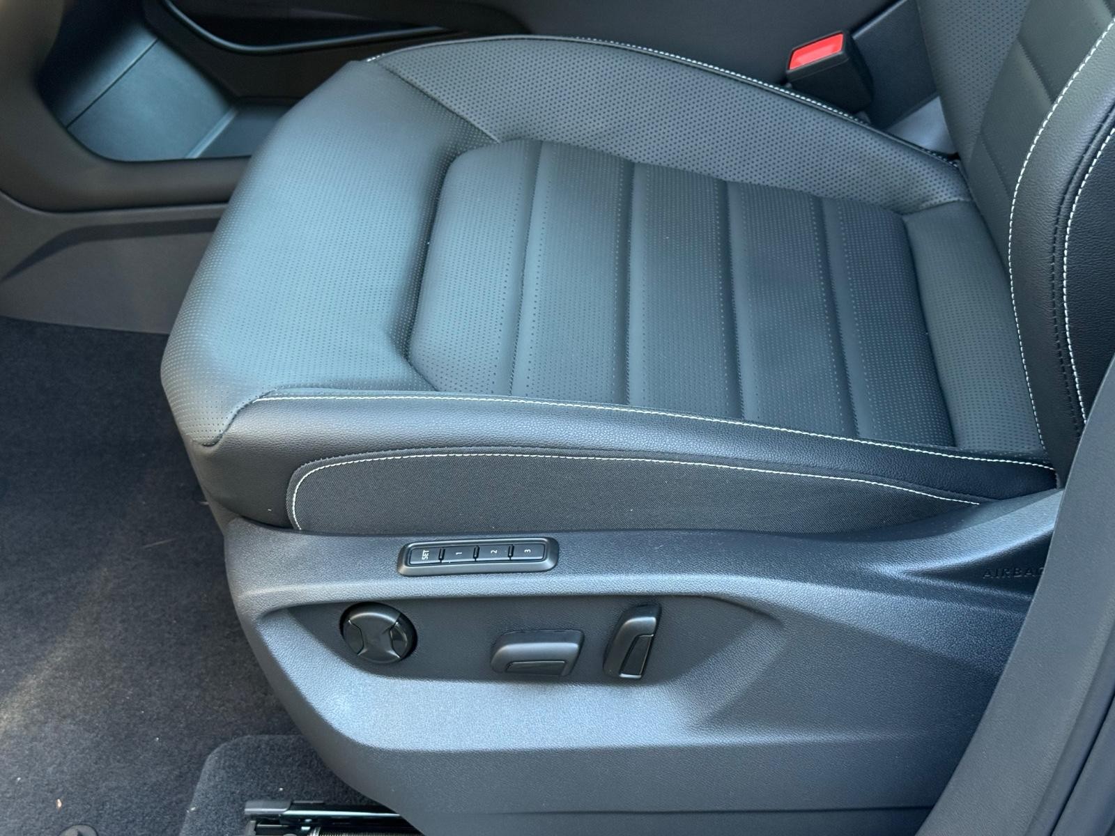 Volkswagen Atlas Cross Sport Vehicle Image 16