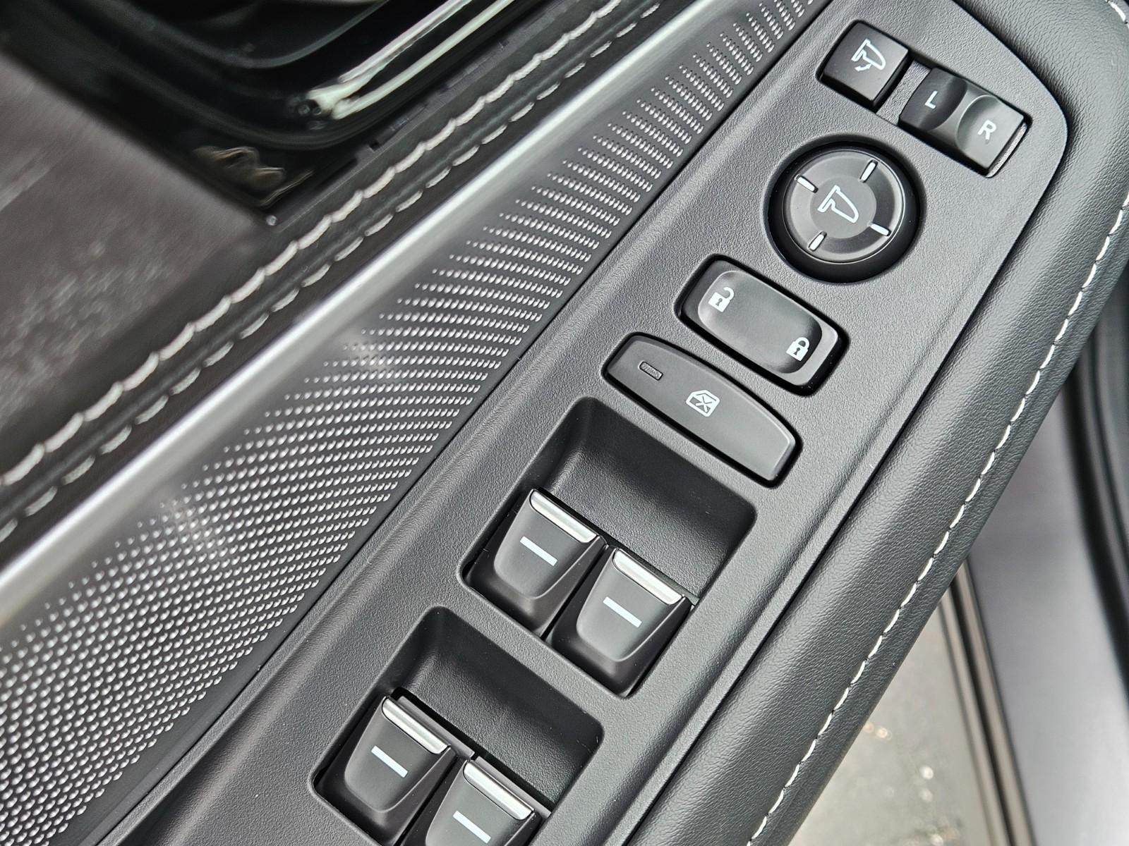 Acura MDX Vehicle Image 14