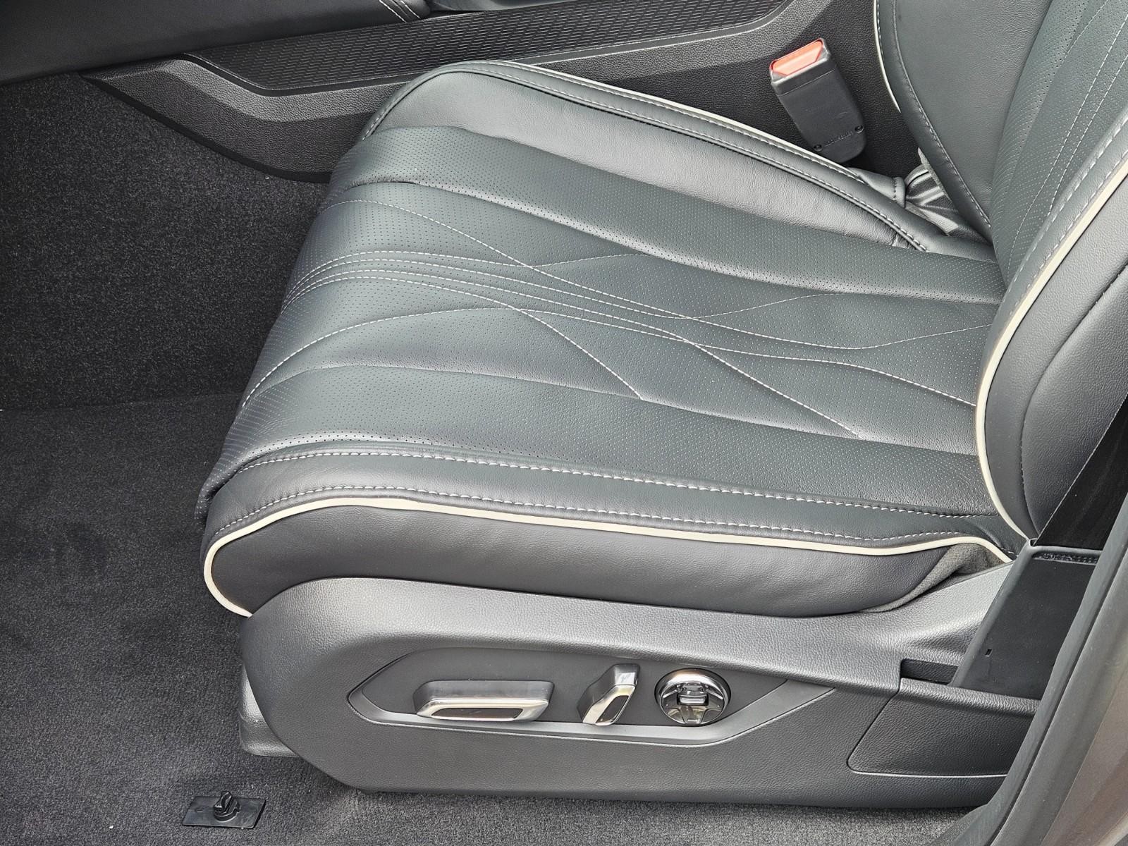 Acura MDX Vehicle Image 15