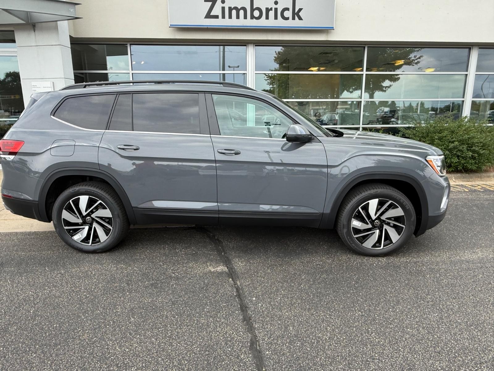 Volkswagen Atlas Vehicle Image 02