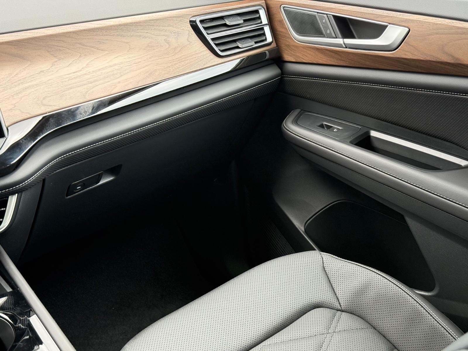 Volkswagen Atlas Vehicle Image 11