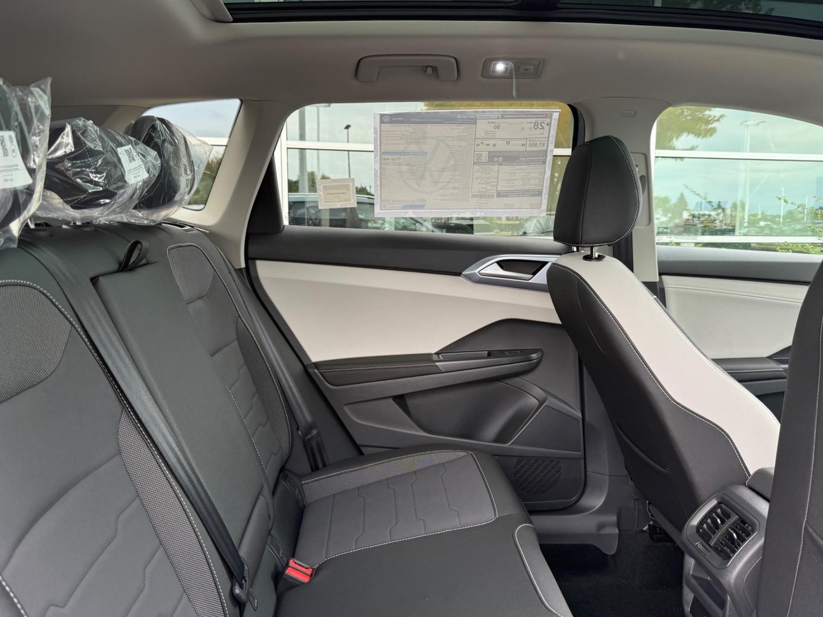 Volkswagen Taos Vehicle Image 05