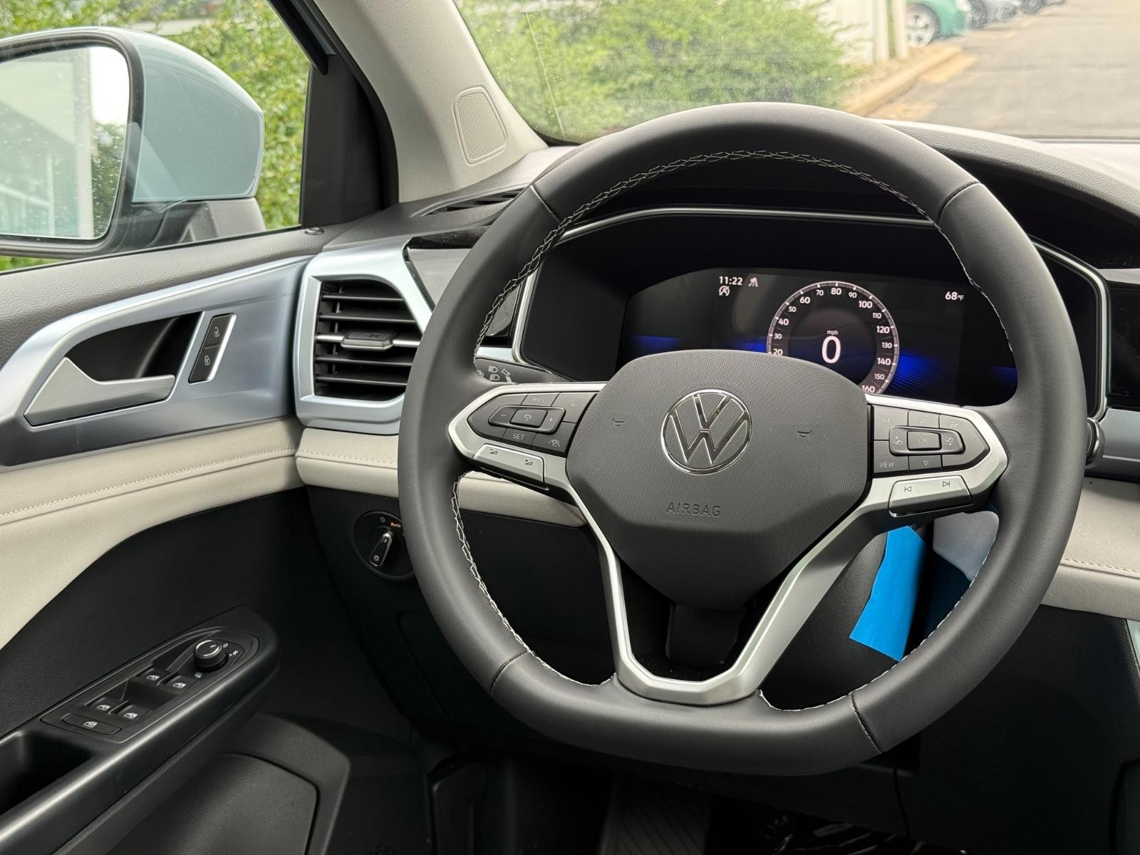 Volkswagen Taos Vehicle Image 09