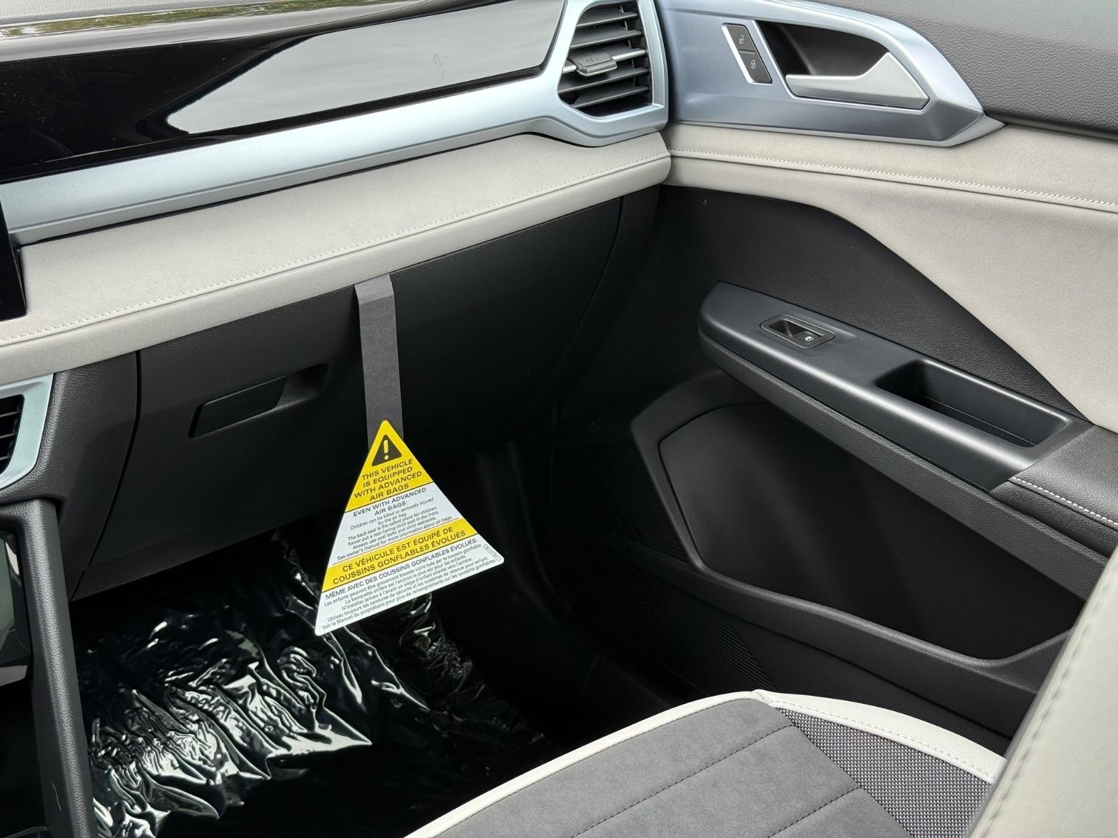 Volkswagen Taos Vehicle Image 10