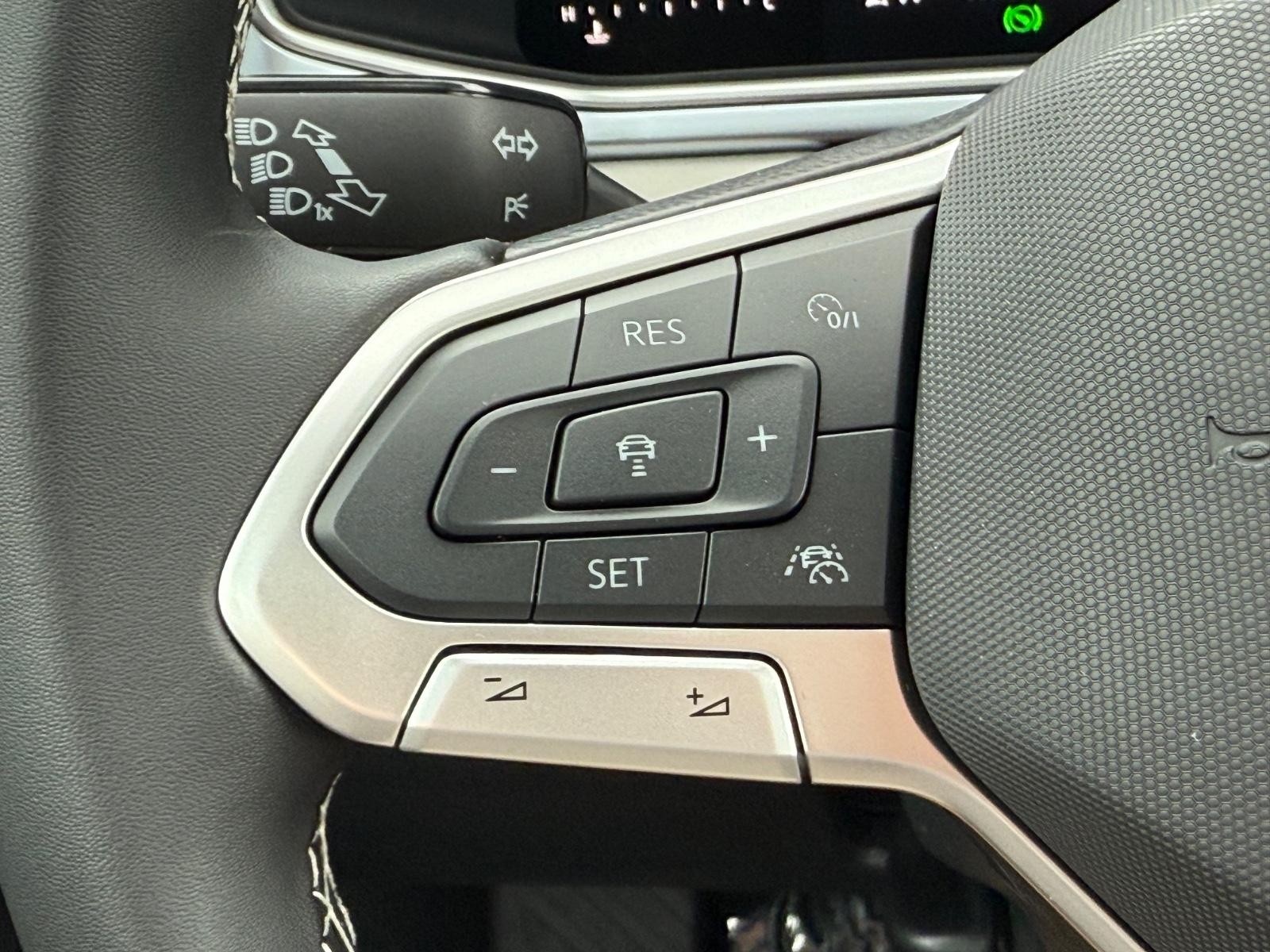 Volkswagen Taos Vehicle Image 11