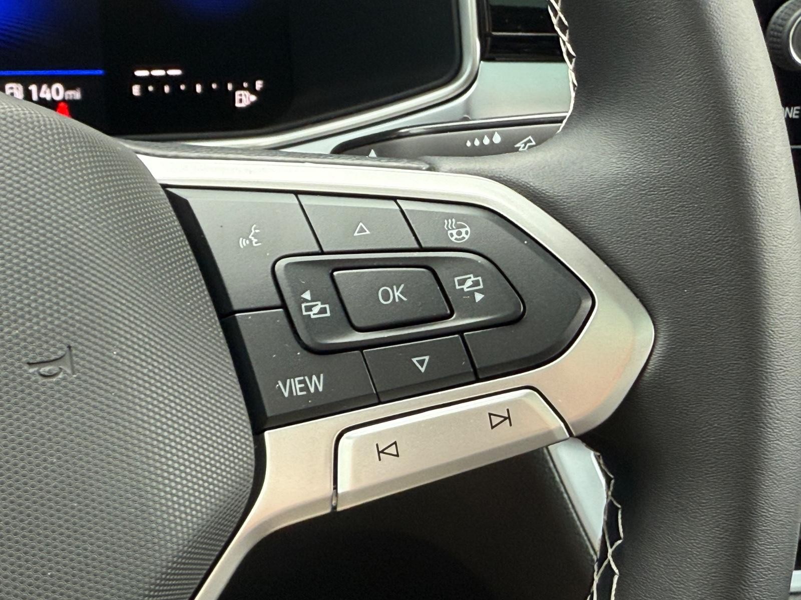 Volkswagen Taos Vehicle Image 12