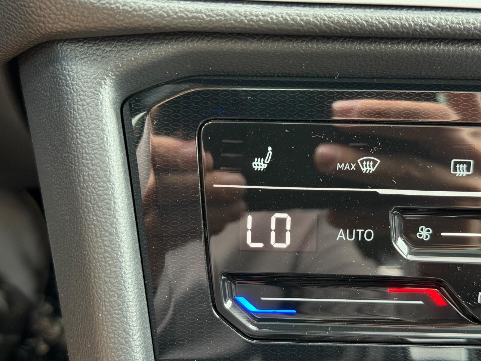 Volkswagen Taos Vehicle Image 14