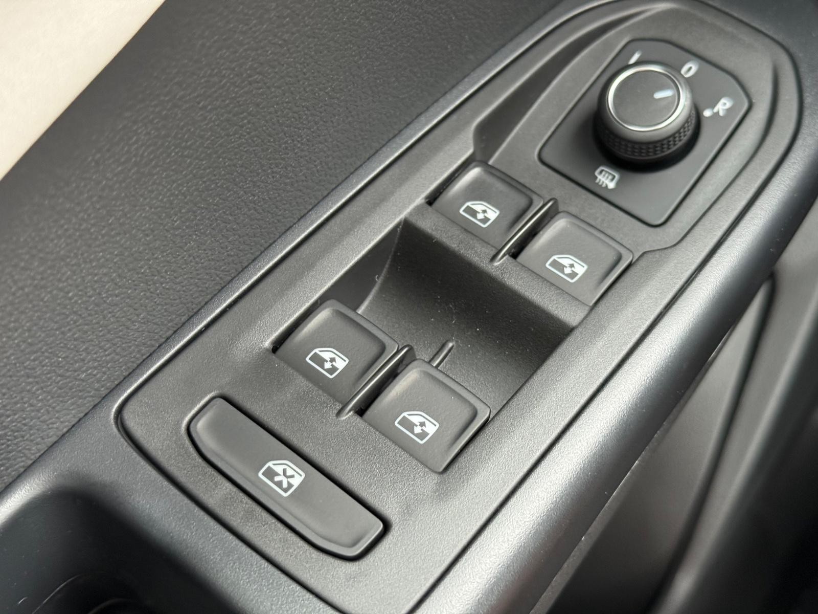 Volkswagen Taos Vehicle Image 15