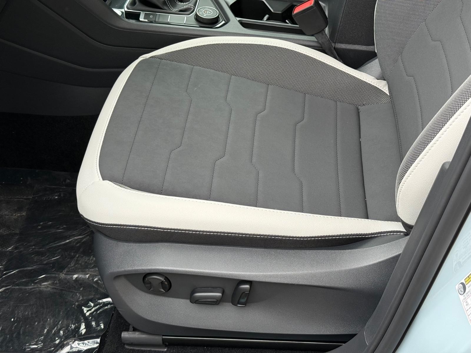 Volkswagen Taos Vehicle Image 16