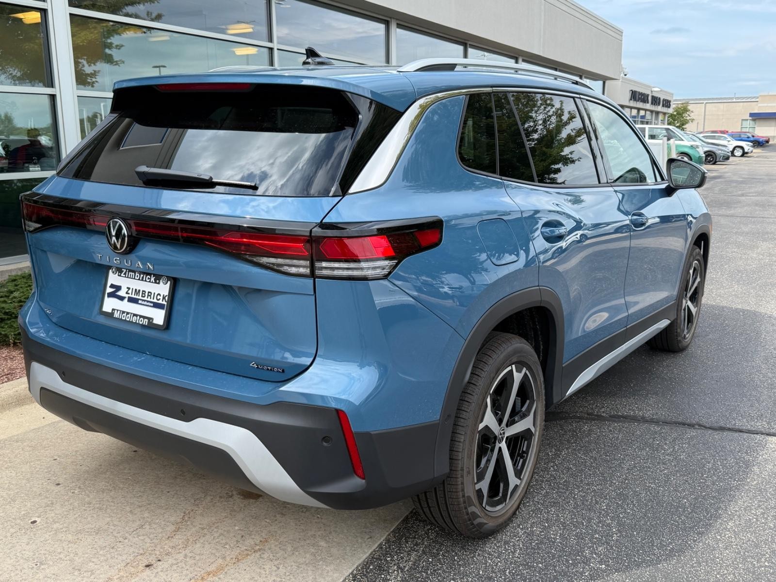 Volkswagen Tiguan Vehicle Image 03