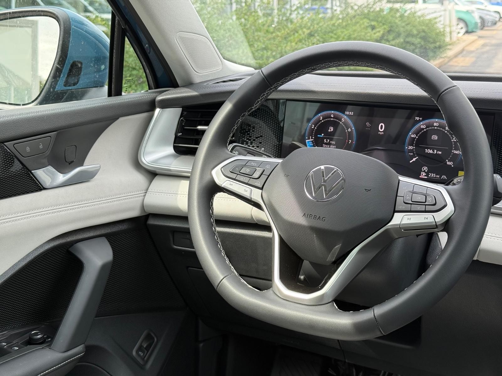 Volkswagen Tiguan Vehicle Image 08