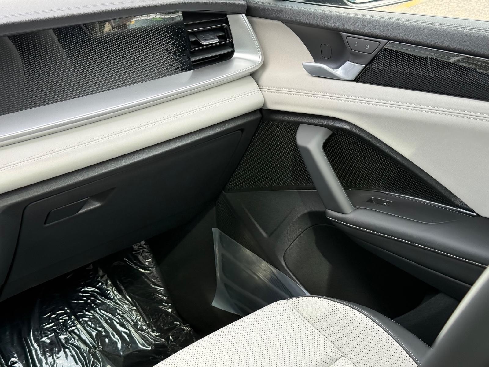 Volkswagen Tiguan Vehicle Image 09