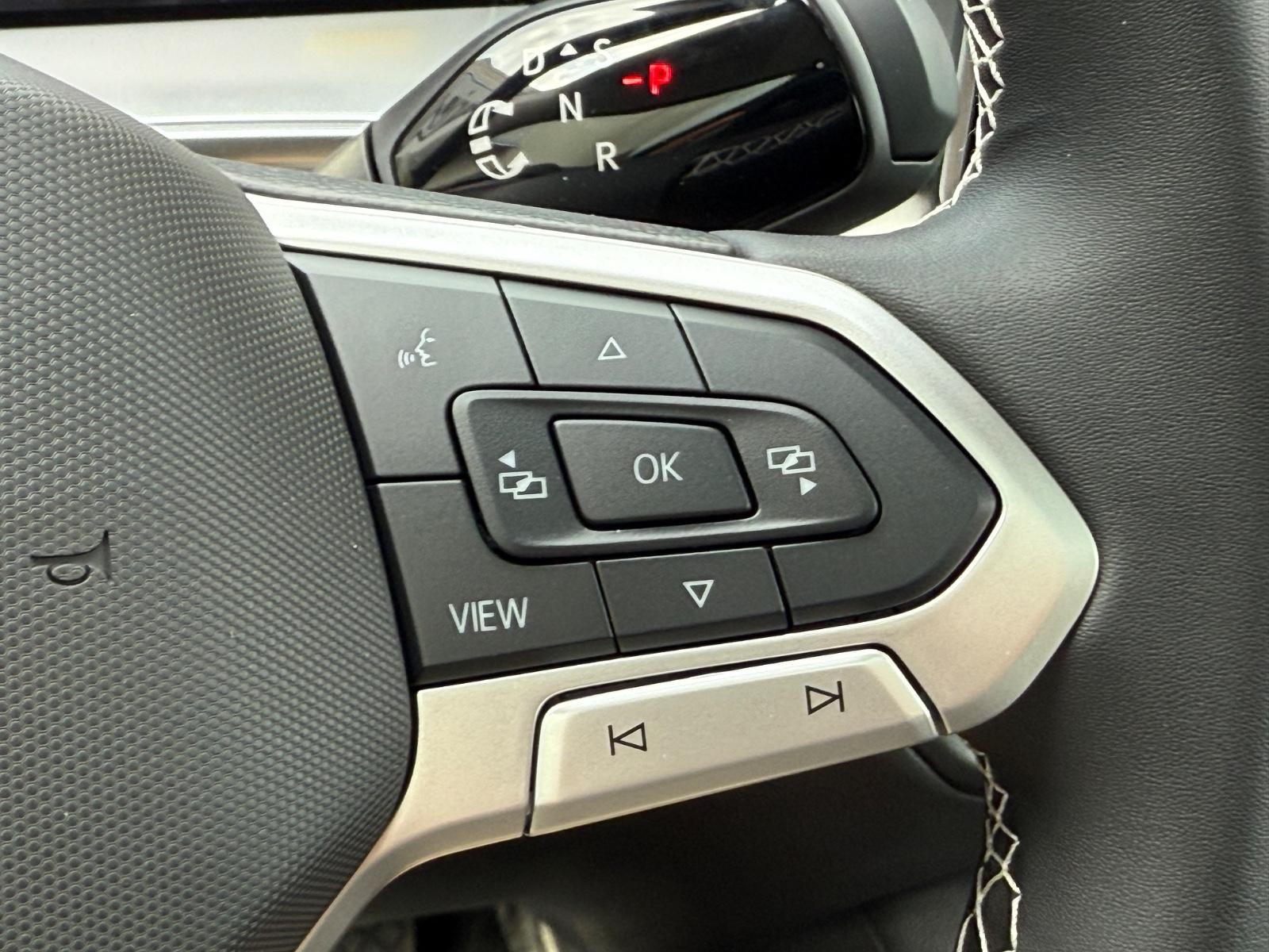 Volkswagen Tiguan Vehicle Image 11