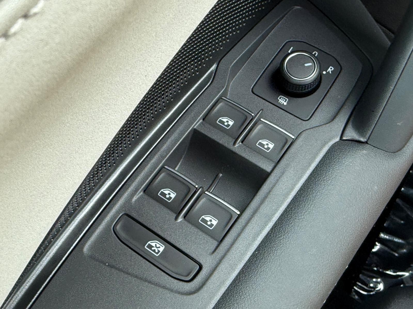 Volkswagen Tiguan Vehicle Image 15