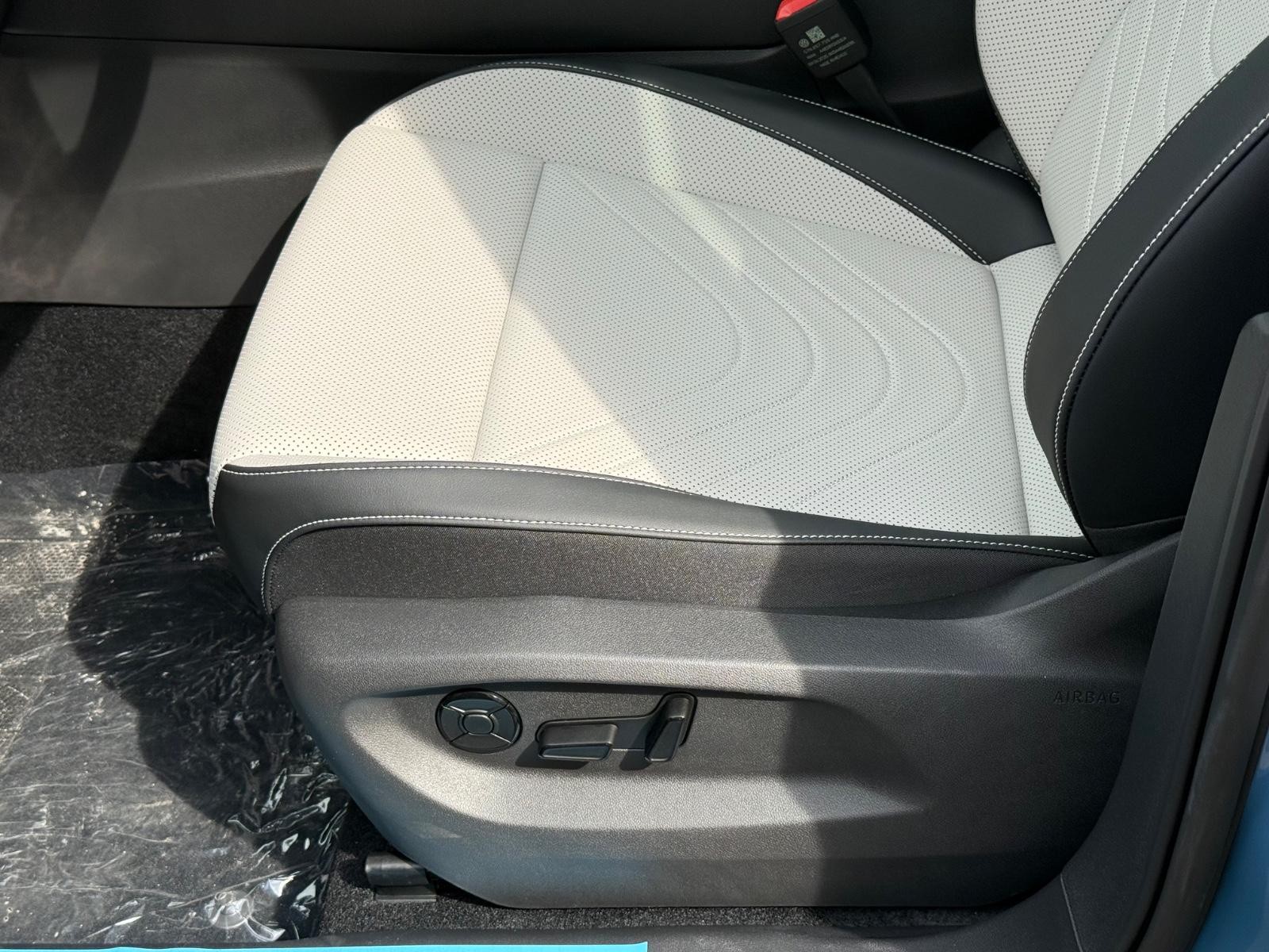 Volkswagen Tiguan Vehicle Image 16